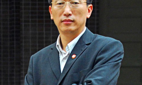 宝宝两岁经常挠自己的皮肤怎么办-2周多宝宝老是抓破身体各个部位网-分享两岁宝宝一抓就起疙瘩，2岁宝宝一挠自己的皮肤就起很多疙瘩知识库